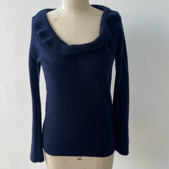 Cashmere 100%.  Pullover Sweater - Picture 2 of 5